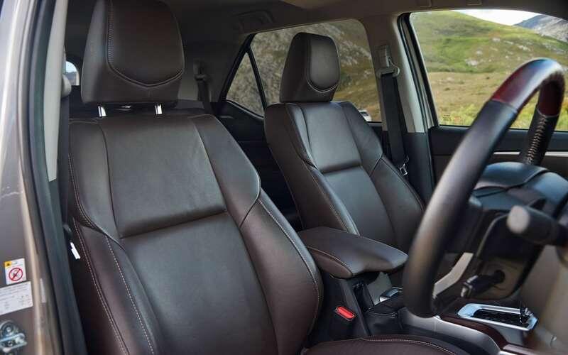Интерьер Toyota Fortuner📷
