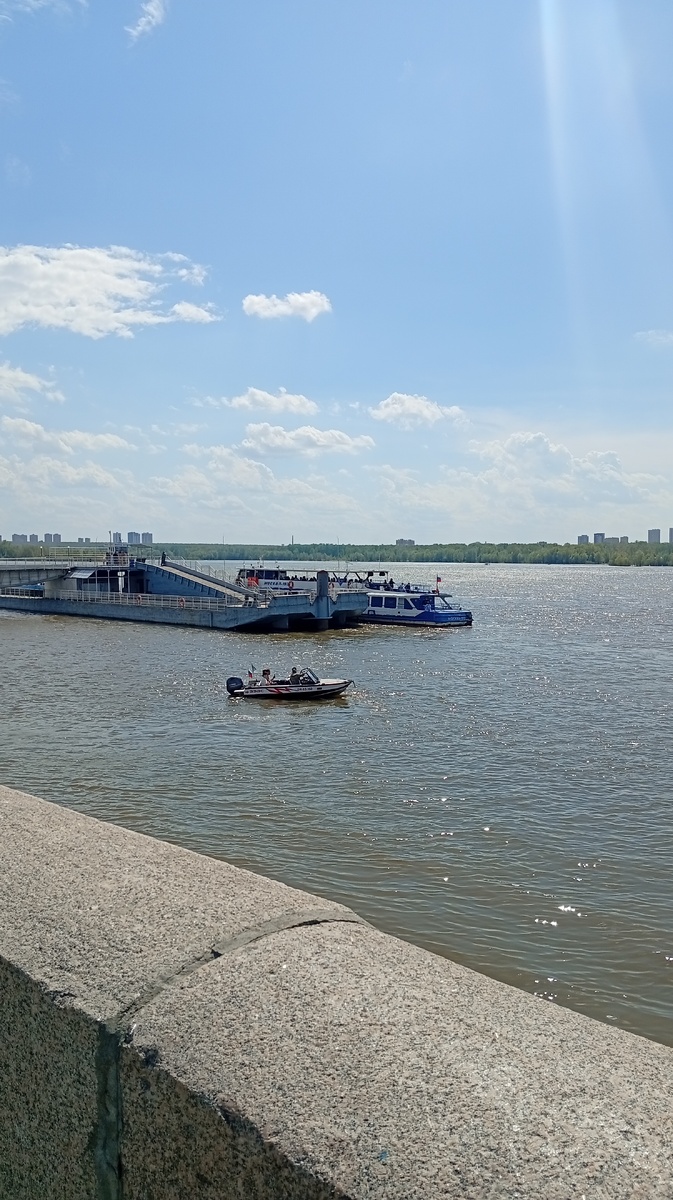 Кстати, знаете сколько стоит прокатиться на лодке  ( или катере?) с человека ? 4 тыс. 🫣 Я бы и бесплатно не стала. 