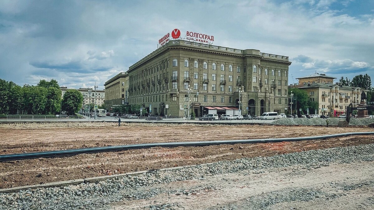    На площади Павших Борцов кипит работа   Антон Засимов / novostivolgograda.ru