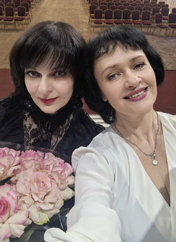 Солистки Мариинского театра Наталья Бирюкова и Наталья Евстафьева. Фото автора.