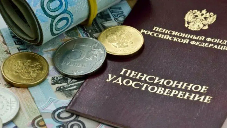 Перерасчёт пенсии работающим пенсионерам с 1 августа 2026: как увеличить выплату до 470 рублей и стоит ли увольняться?