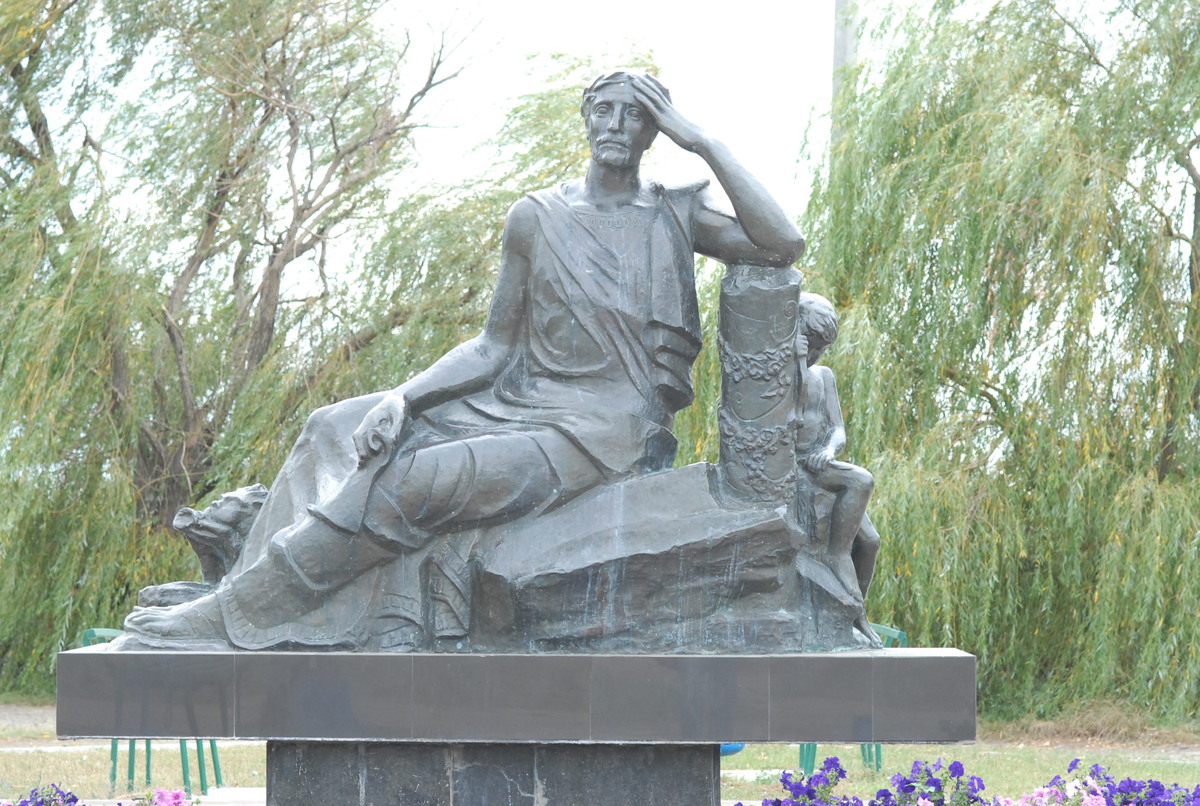Памятник Овидию в Овидиополе, Одесская область