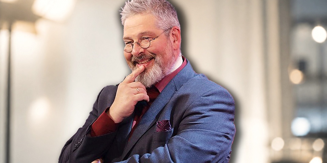 Он вёл "Сто к одному" 27 лет. Потом написал один пост – и его вычеркнули из истории шоу. Куда исчез Александр Гуревич
