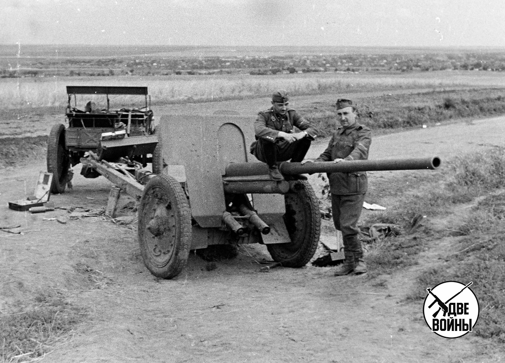 Венгерские солдаты у советской 76-мм дивизионной пушки образца 1936 года (Ф-22). Фото в свободном доступе.