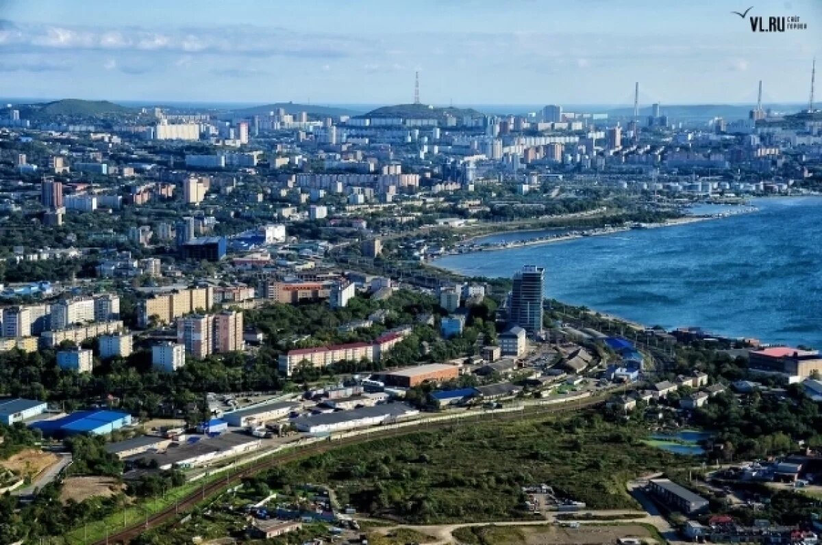    Город опустевших витрин.