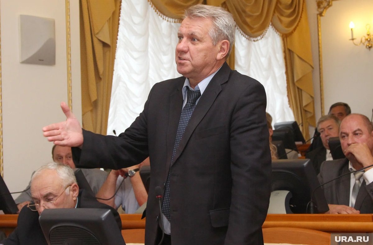    Власти Белозерского округа требуют миллионы от экс-мэра