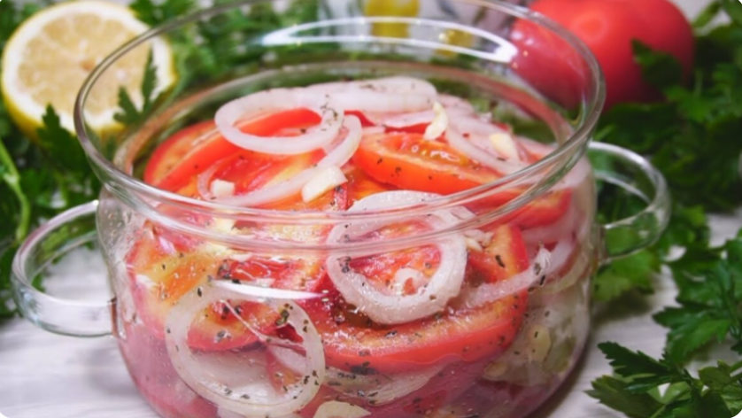 "Ходовая" закуска: Вроде обыкновенные помидоры, но вкус... Этот простой рецепт не покидает нашу семью уже более 10 лет