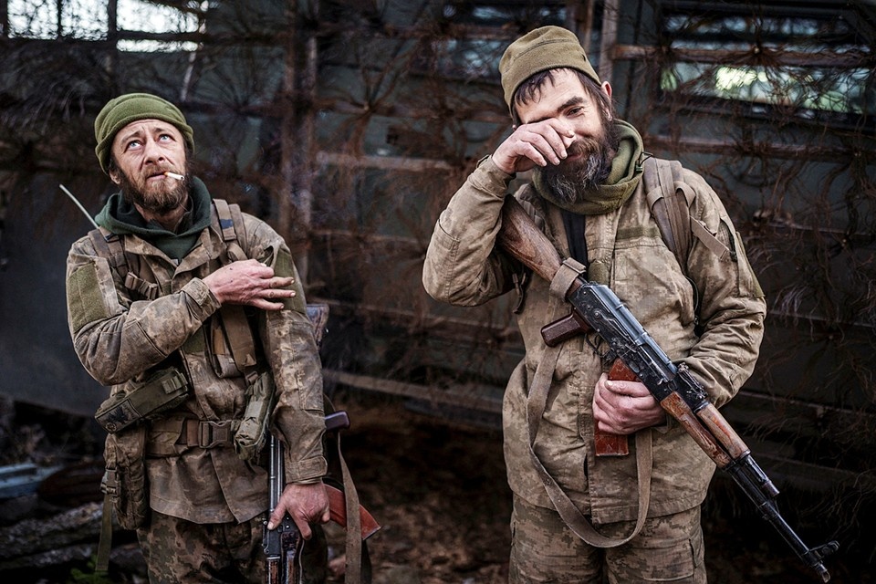    Известная истина – армия, не желающая воевать, «надувает» тылы. Этот процесс и описывает дезертир REUTERS