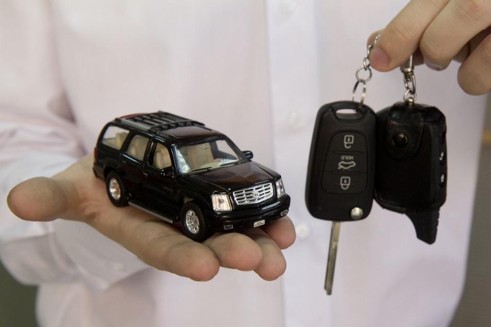    Выдачу бесплатных автомобилей семьям с десятью и более детьми планируют отменить. Юлия ПЫХАЛОВА