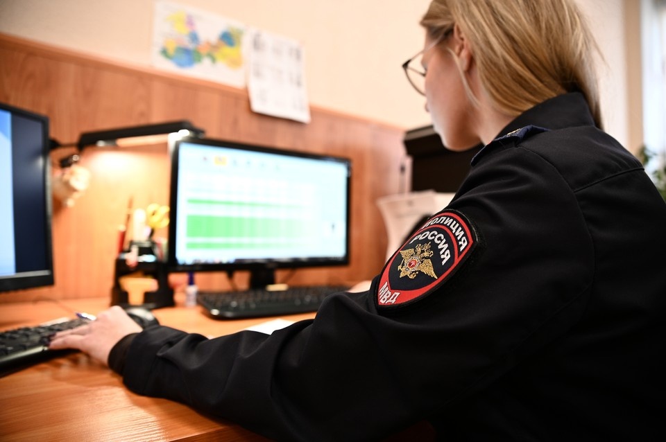    В Иркутске полицейские спасли преподавателя вуза от потери 8 млн рублей. Алексей БУЛАТОВ
