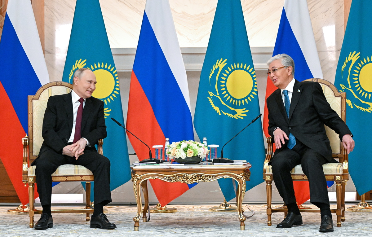    Президент России Владимир Путин и президент Казахстана Касым-Жомарт Токаев  Сергей Бобылев/POOL/ТАСС