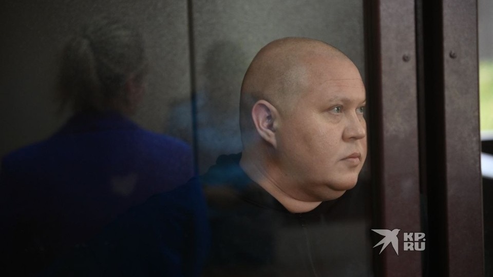 Подполковник МВД обирал подчиненных и брал деньги у амбалов, кошмаривших коммерсанта: как его наказали