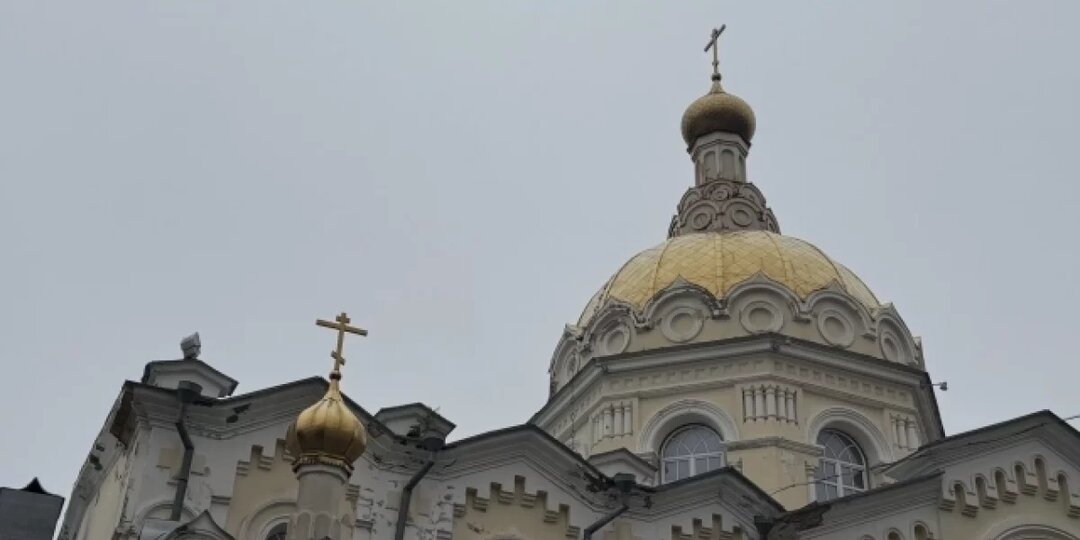День рождения церкви. Зачем на Троицу брать в храм букет и подушку