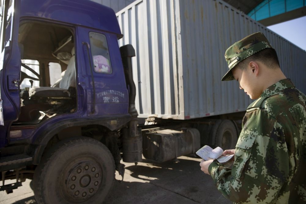   Российские сельхозпроизводители систематически допускают ошибки при составлении деклараций, что влечет серьезные последствия при ввозе продукции в КНР / Артем Коротаев/ ТАСС