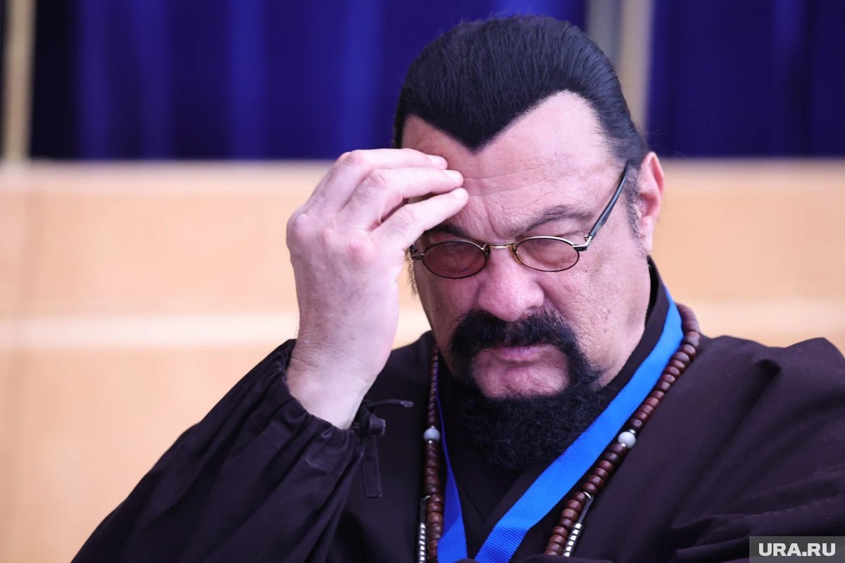     Стивен Сигал полгода не может продать дом на Рублевке