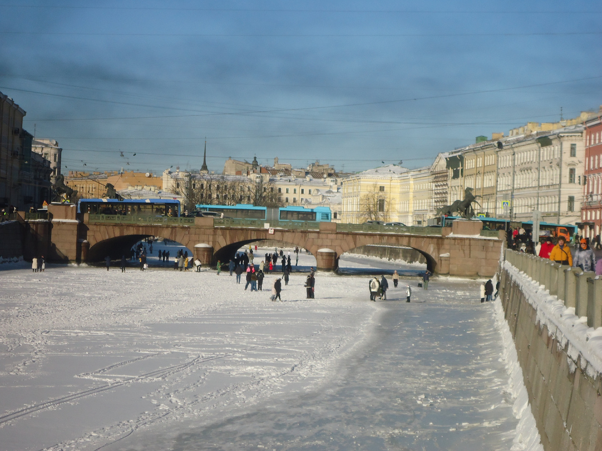 Зимний Санкт-Петербург. Вид на Аничков мост. Из архива автора.