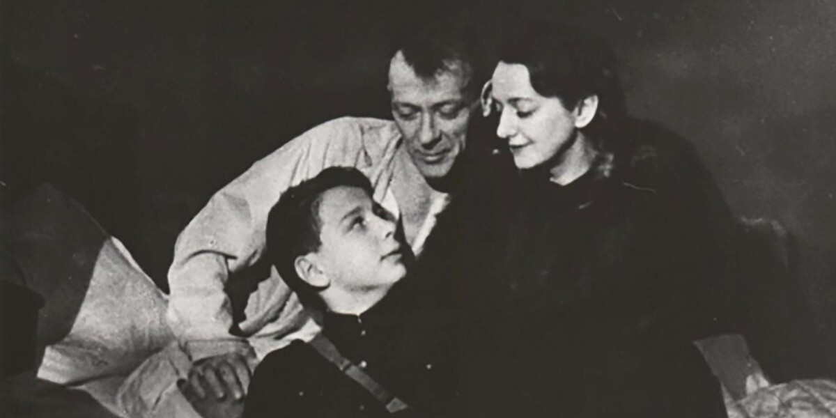 Михаил и Елена Булгаковы и Сергей Шиловский. Фото К. Венца-Эйслера. 1940 год. Музей М.А. Булгакова
