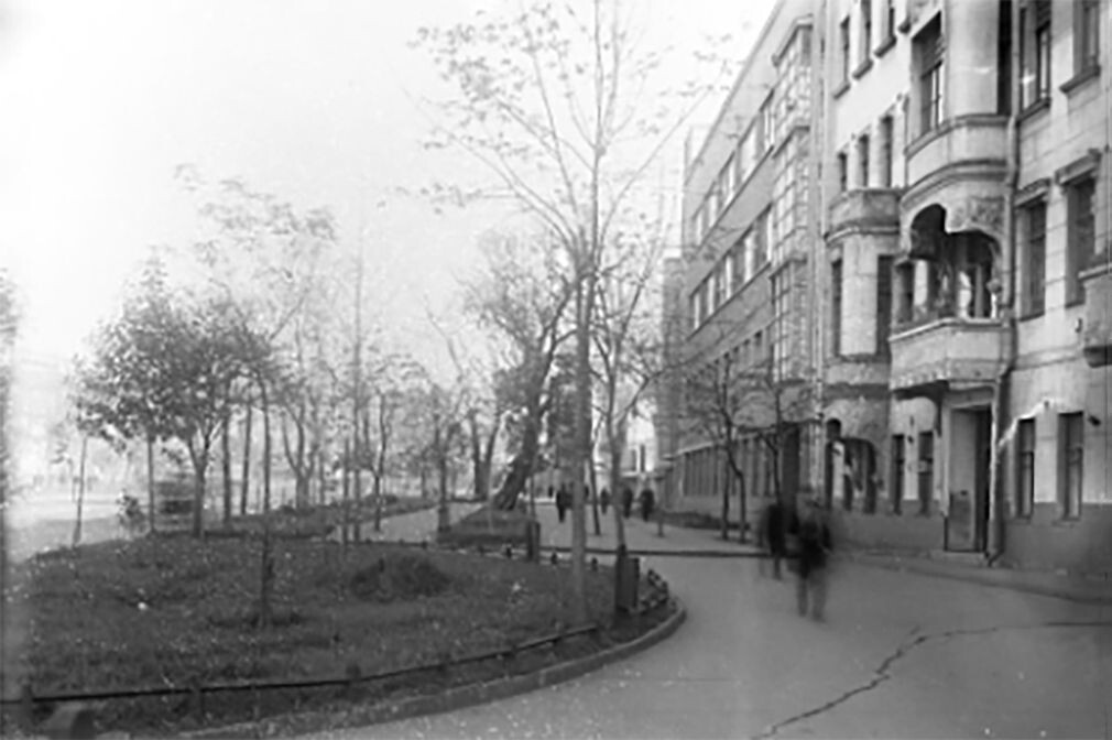 Москва. Большая Садовая улица, дома 10 и 14. 1933–1935 годы. Музей М.А. Булгакова
