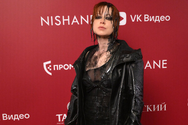 Певица Юлия Савичева на музыкальной премии «Жара Music Awards» в концертном зале «Live Арена», 8 апреля 2026 года / Григорий Сысоев/РИА Новости   📷
