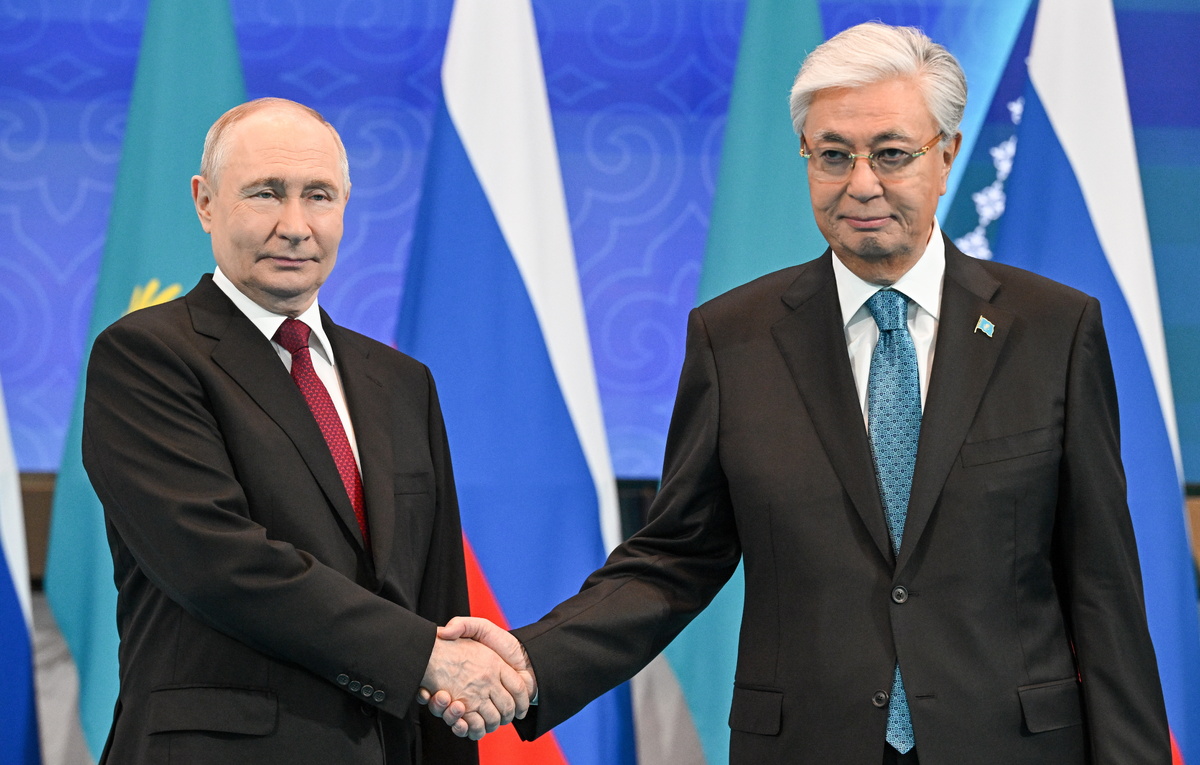    Президент РФ Владимир Путин и президент Казахстана Касым-Жомарт Токаев  Сергей Бобылев/POOL/ТАСС