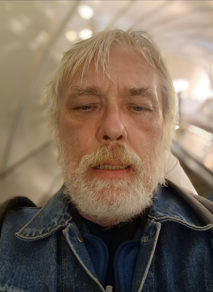 Не стал фоткать себя позавчера "зелёненького". А сегодня - "оранжевый". Думаю, что можно.