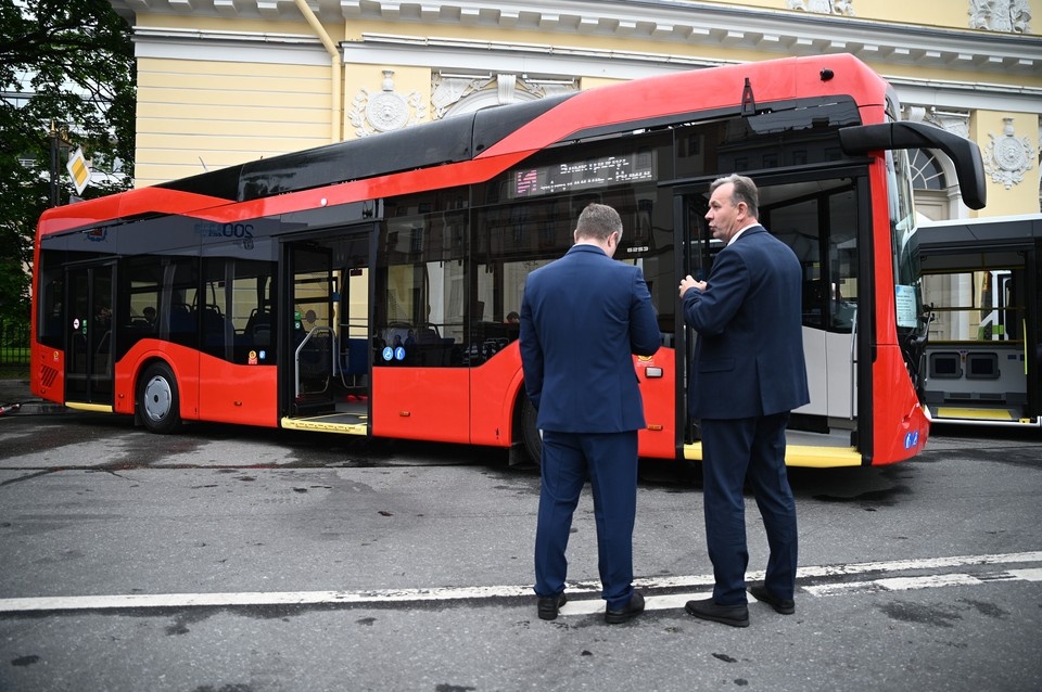    В Якутске введут скидку 13 рублей на проезд в автобусах Алексей БУЛАТОВ
