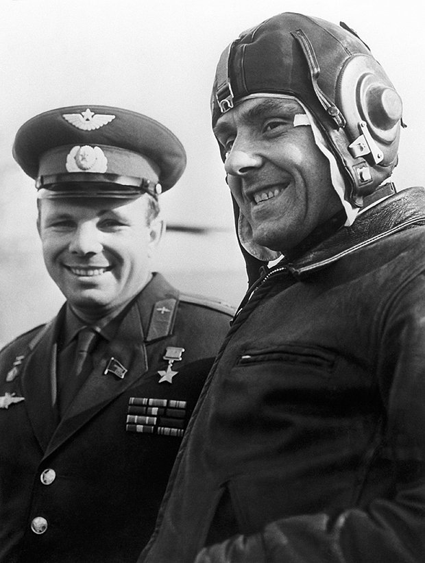 Юрий Гагарин и Владимир Комаров, 4 марта 1964 года
Фото: Базанов В. / ТАСС
