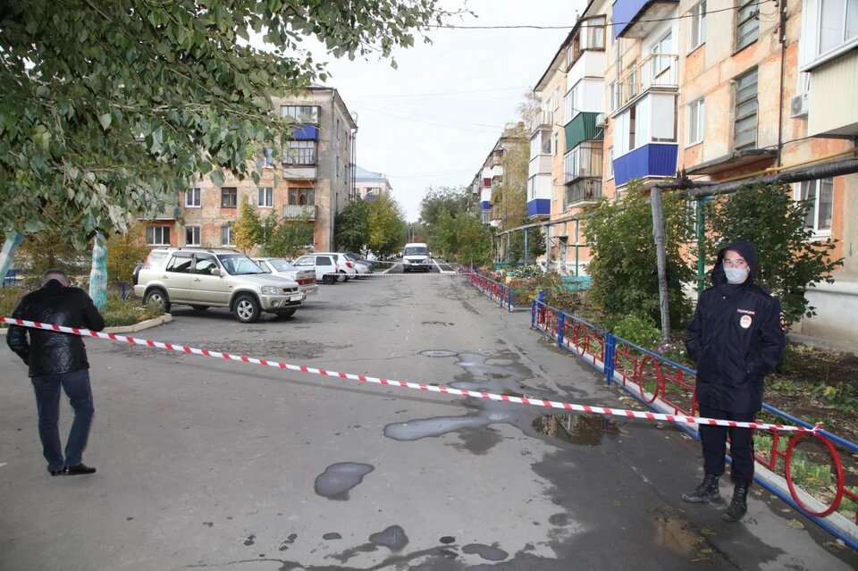 Все случилось в этом дворе, третья жертва была на улице. Фото: СУ СК России по Оренбургской области.