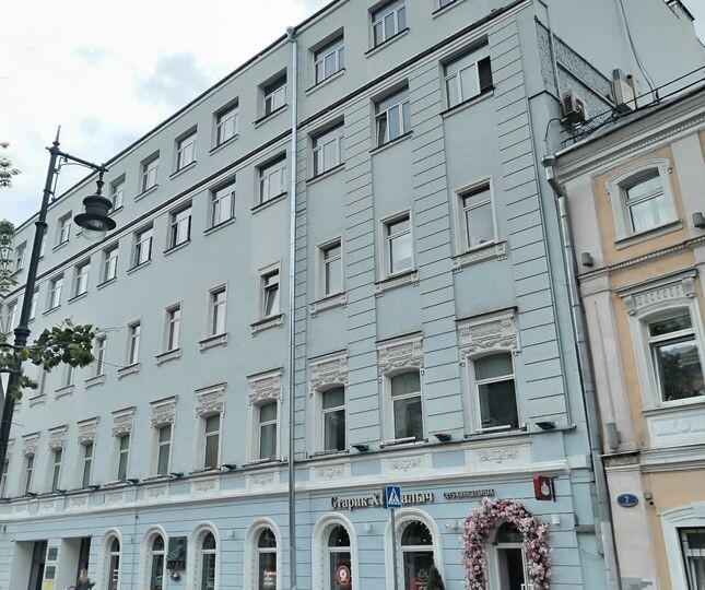 Верхом на Маяковском