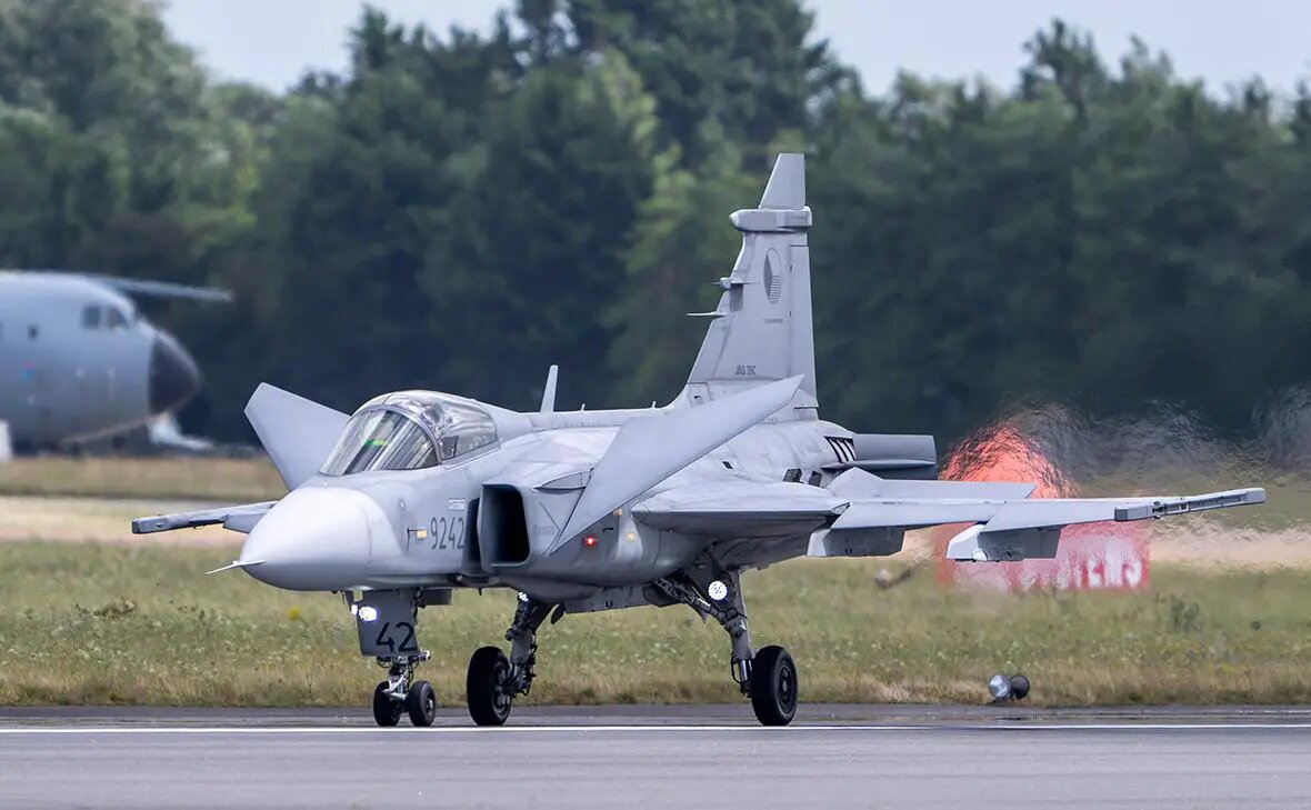    Источник: Истребитель Jas 39 Gripen Фото: Matthew Horwood / Getty Images. rbc.ru Виктор Фоминцев