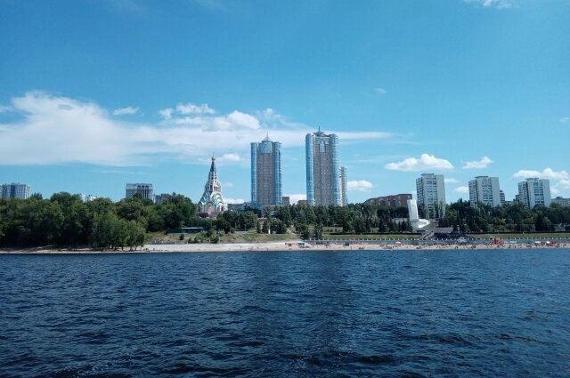    Монумент «Ладья», Софийский собор и современные небоскрёбы. Вид на IV очередь самарской набережной. Фото: АиФ
