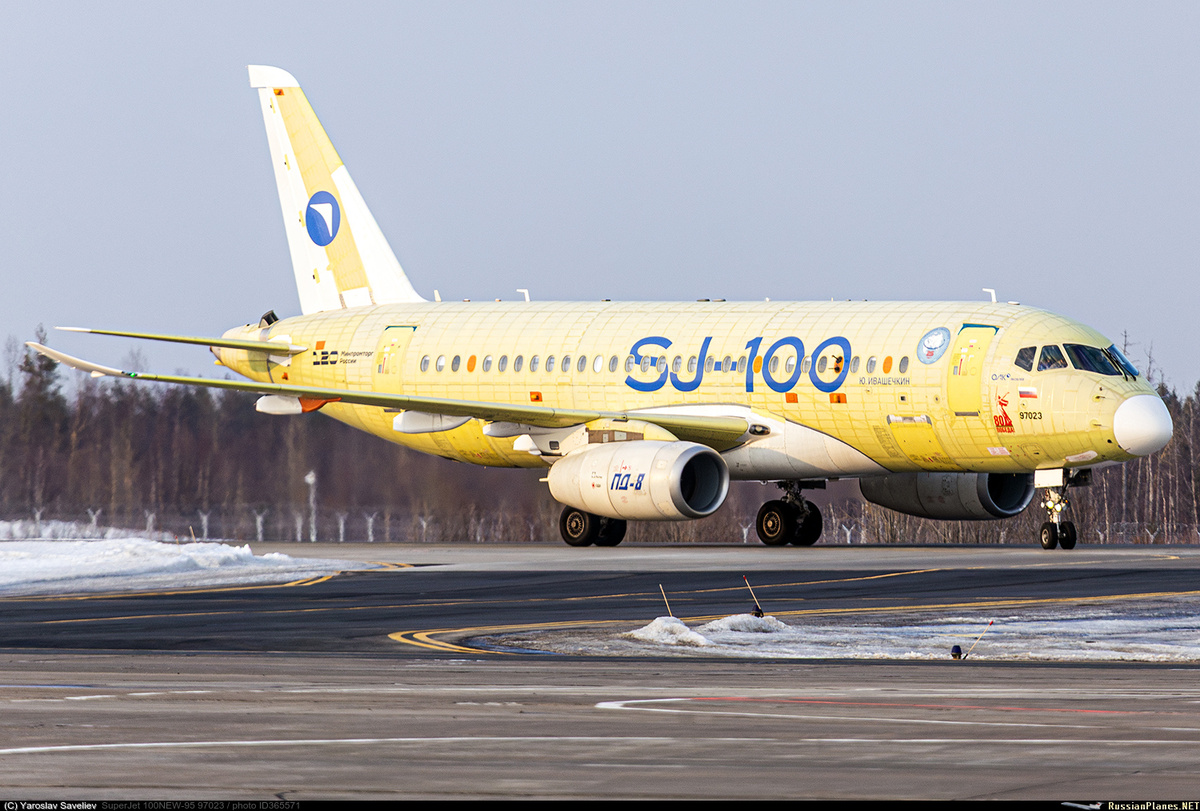 3-й летный экземпляр SJ-100 с двигателями ПД-8