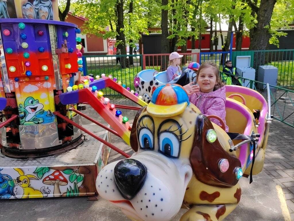 Парк Горького. Аттракцион «Собачки».