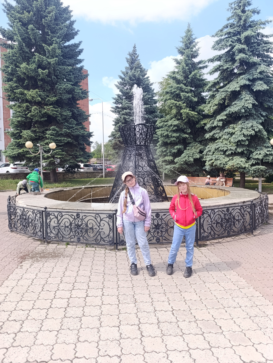 Фонтанчик возле кукольного театра