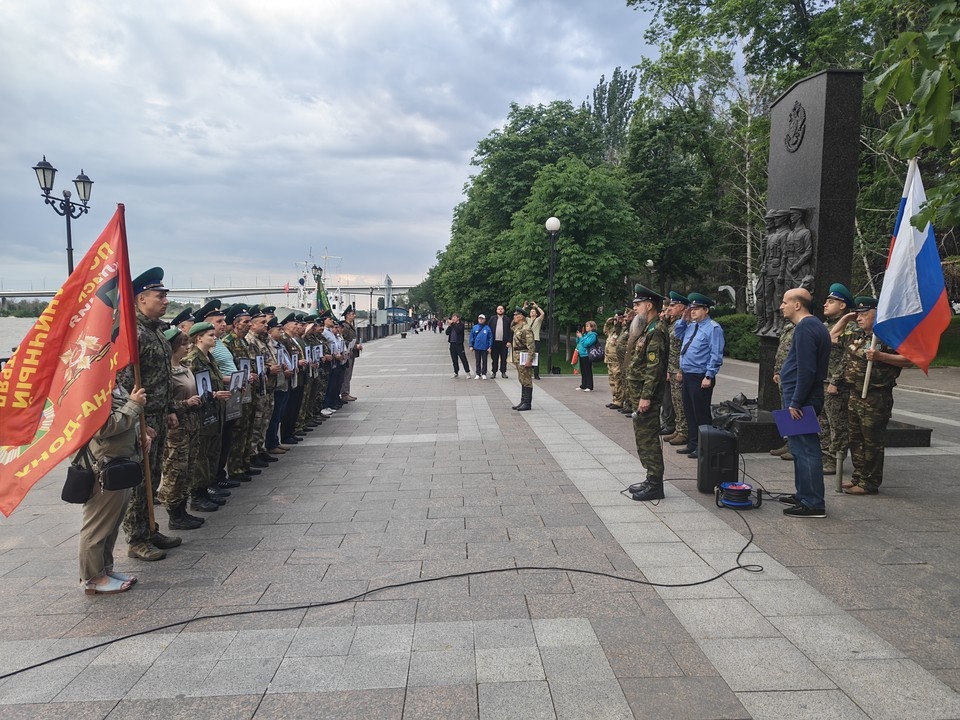    Ветераны пограничной службы символически заступили в наряд.