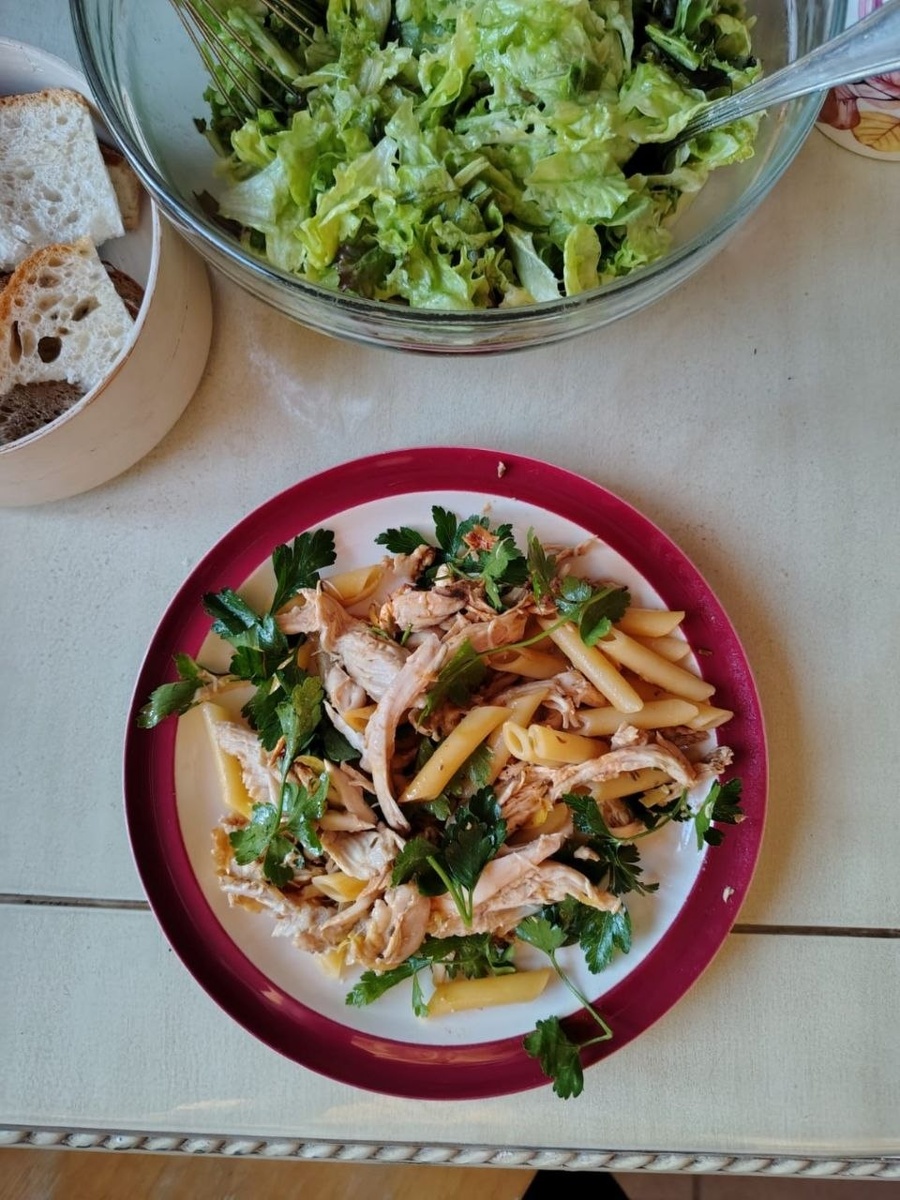 Паста с курицей и лимоном