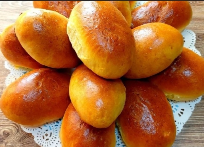# Воздушные пирожки с яблоками как у бабушки: тесто тает во рту, начинка сочная, аромат — на всю кухню!