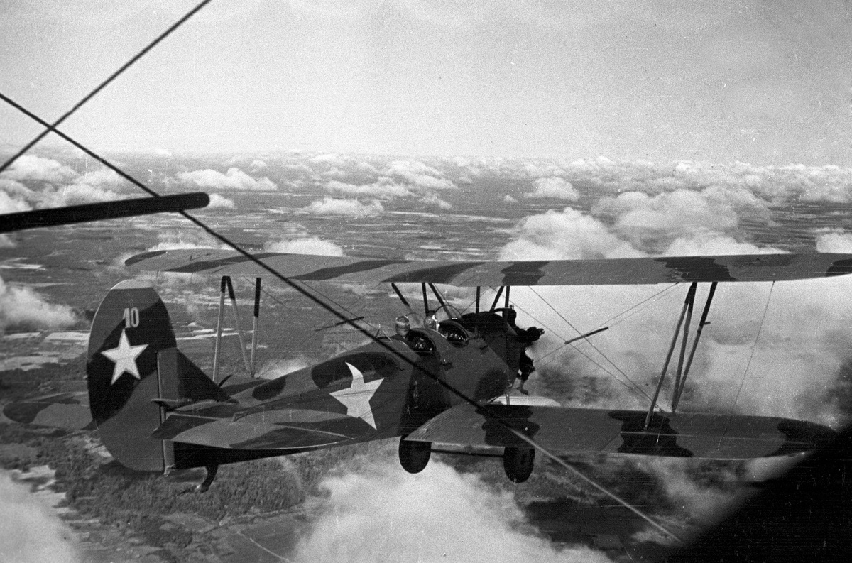 Созданные в конце 1920-х годов советский учебный биплан У-2 (По-2) активно применялся в годы Великой Отечественной войны. Самое активное участие в боевых действиях применяли созданные на его основе легкие ночные бомбардировщики. 