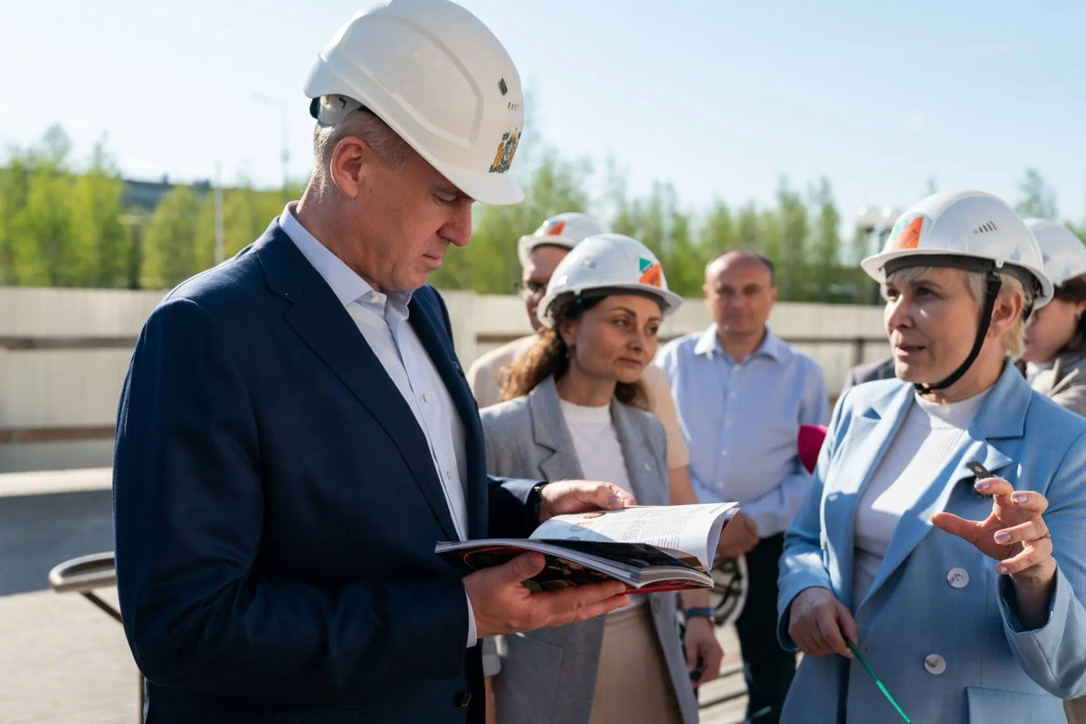    Губернатор Руслан Кухарук потребовал ускорить ремонт проспекта Ленина в Сургуте