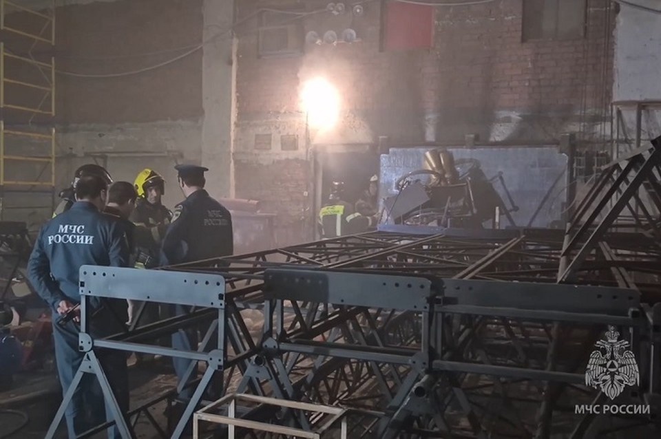    Площадь возгорания составила около десяти квадратных метров. Фото: стоп-кадр видео МЧС Дагестана.