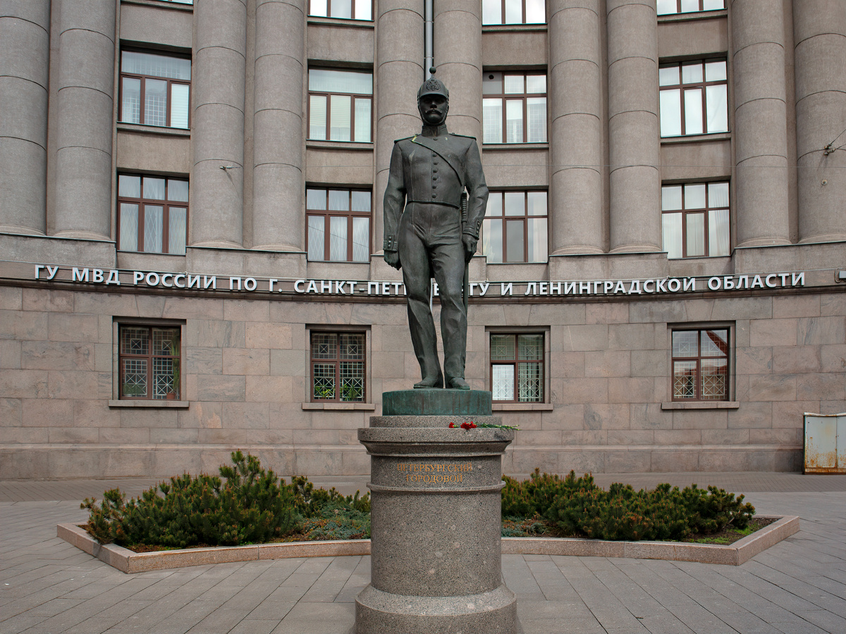памятник городовому