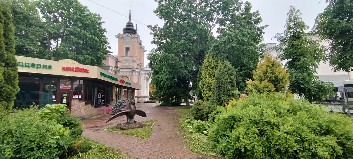 Великий Новгород, Церковь Петра и Павла на Большой Санкт-Петербургской. Единственный католический храм в городе. Кстати, действующий. В советское время был кинотеатр. Фото автора