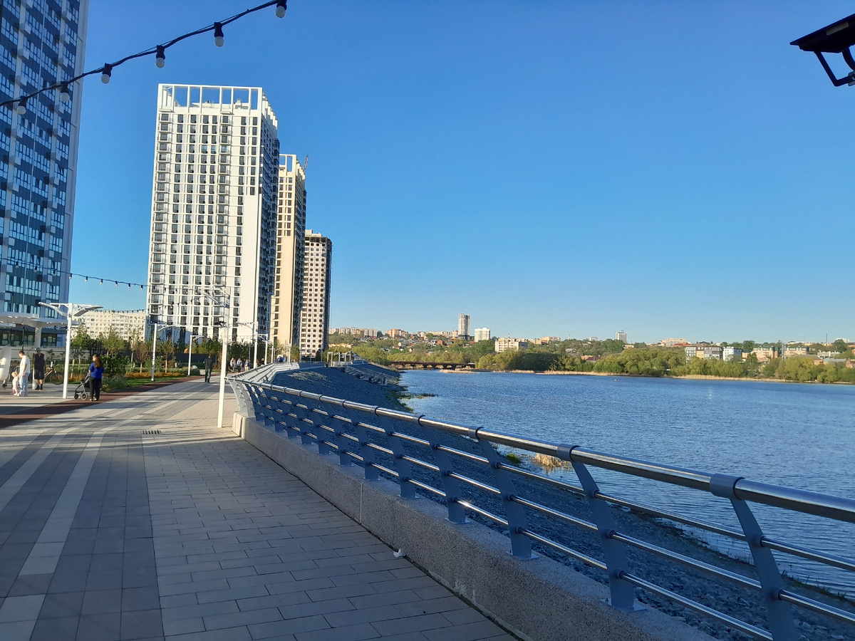 Берег новостроек вдоль Свияги