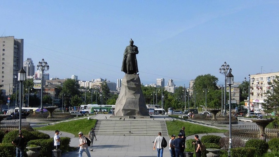 Памятник Ерофею Хабарову в Хабаровске
