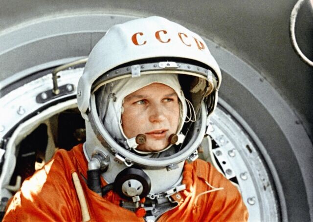Валентина Терешкова — первая в мире женщина-космонавт https://www.roscosmos.ru/26449/