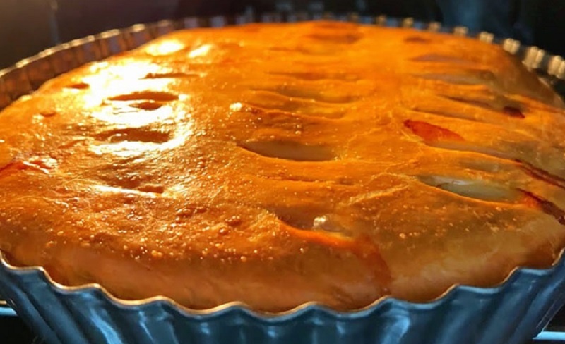 Многослойный пирог с мясом и луком: проще не бывает, эффект потрясающий