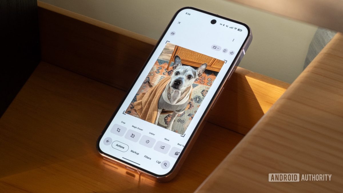 Google Photos готовится к обновлению, которое изменит подход к организации AI-сгенерированного контента. В приложении появится раздел «Новое для вас» во вкладке Create, где будут собраны автоматические коллажи, анимации, ремиксы изображений и кинематографические фото.

Источник изображения: Android Authority