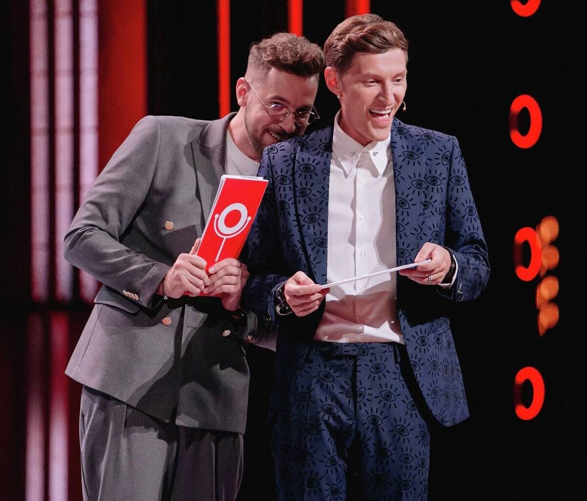    Андрей Бебуришвили и Павел Воля на сцене Comedy ClubСоцсети Андрея Бебуришвили