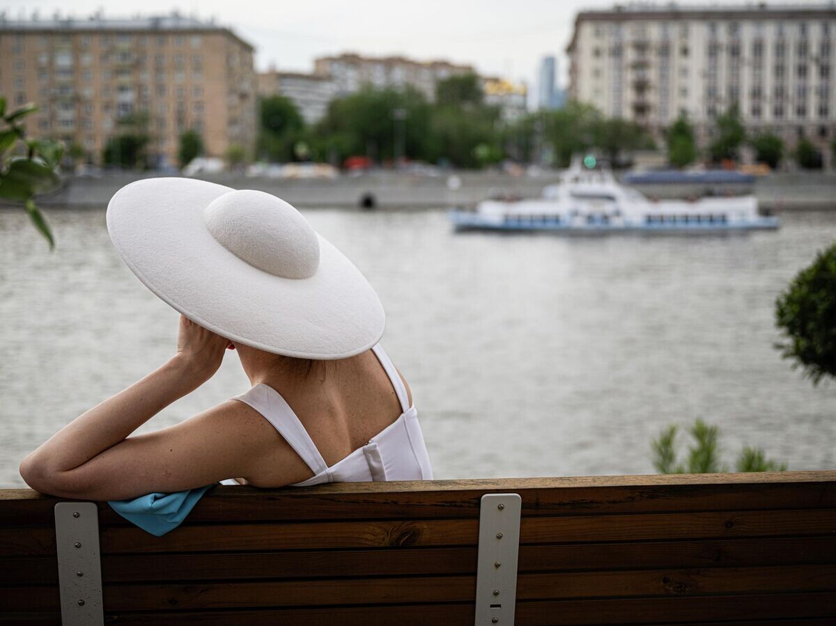    Отдыхающая в парке Горького в Москве | © РИА Новости / Владимир Астапкович