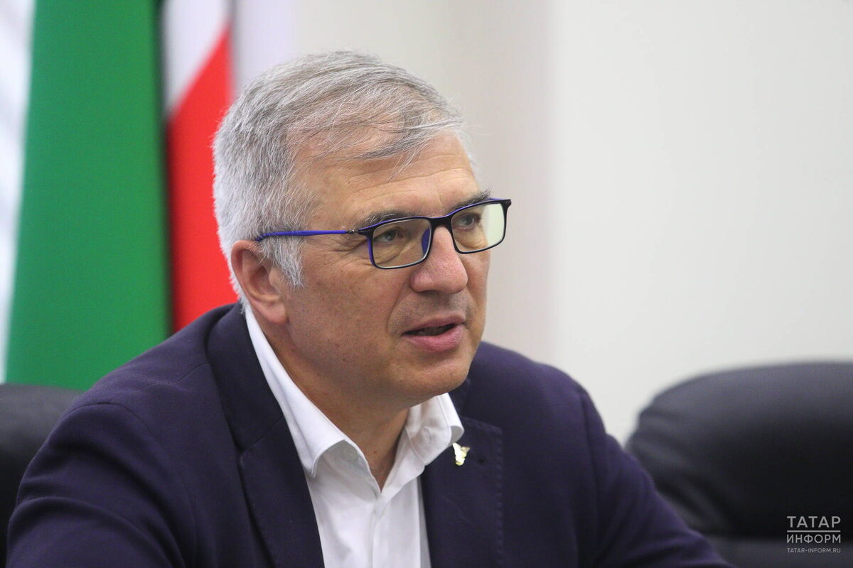 Артур Николаев: «Что касается именно Татарстана, то со всеми странами мы видим положительную динамику с точки зрения экономического взаимодействия»Фото: © Михаил Захаров / «Татар-информ»